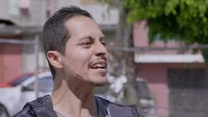 El Ángel le da una lección a Erick por robarle dinero de la venta de su mercancía still